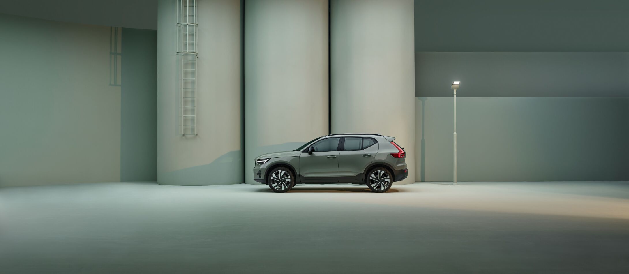 2023 Volvo XC40 Profile